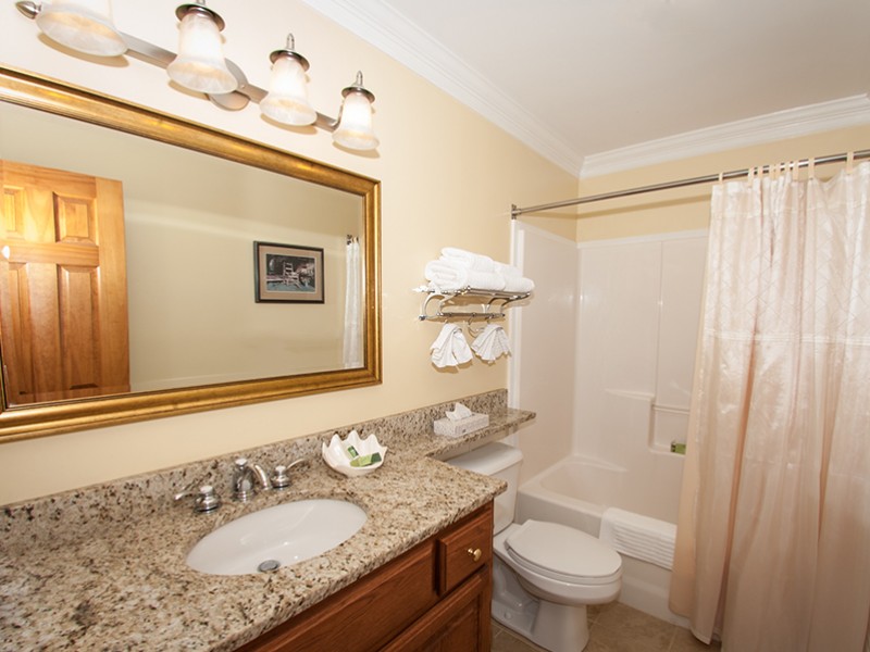 Deluxe Boardwalk Room Smithfield Station