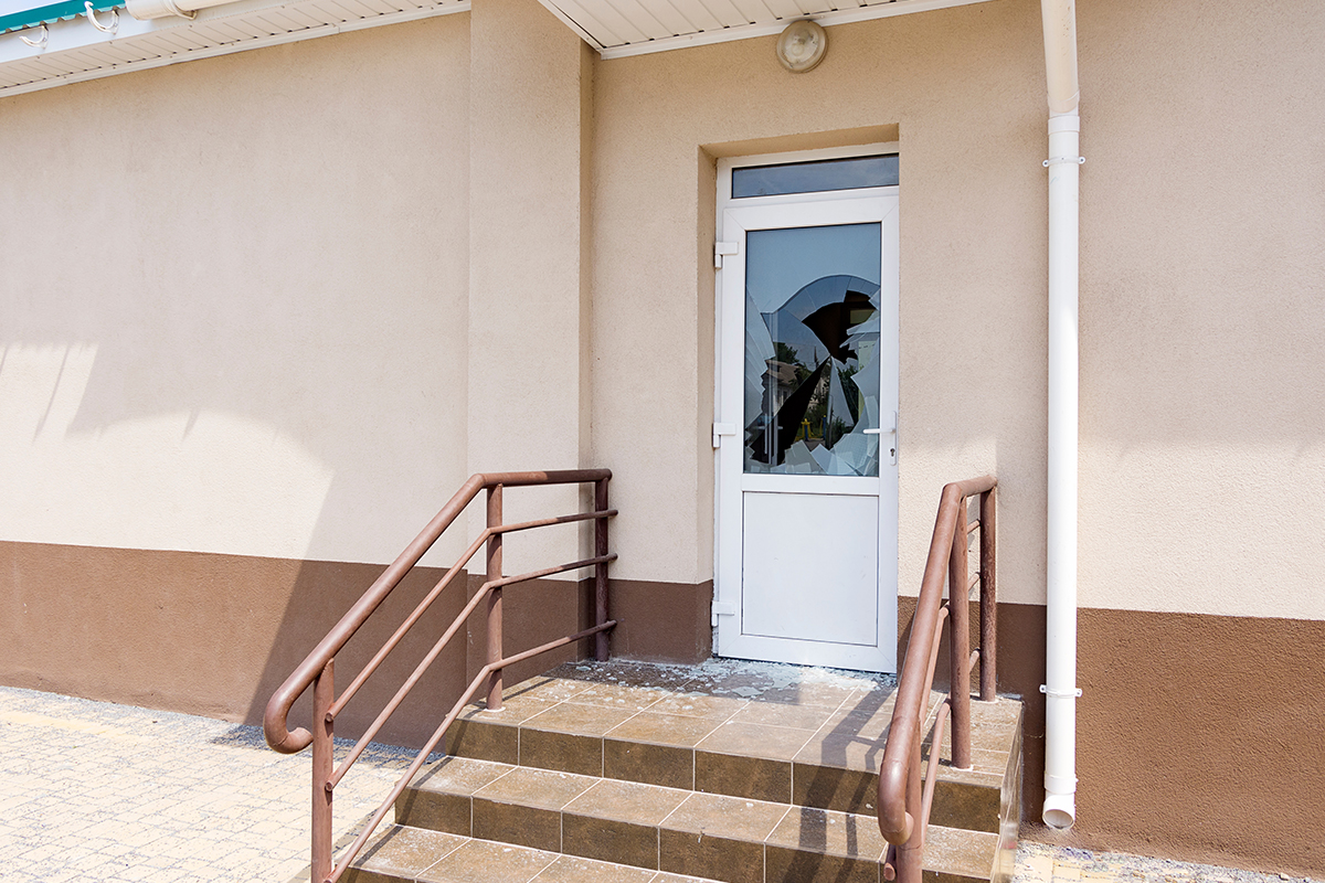 How to Repair a Cracked Door Closer