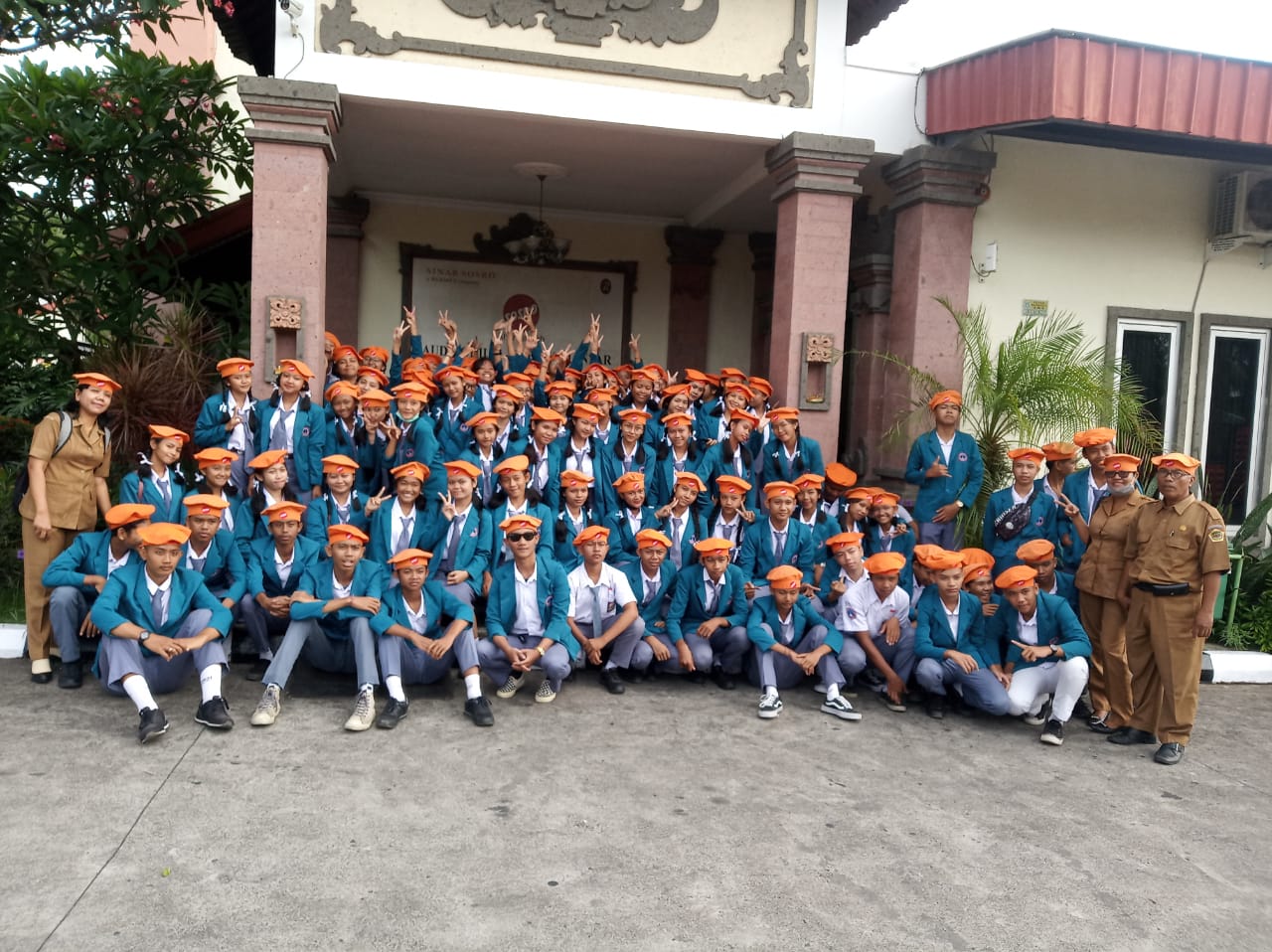 KUNJUNGAN INDUSTRI KE PT. SINAR SOSRO