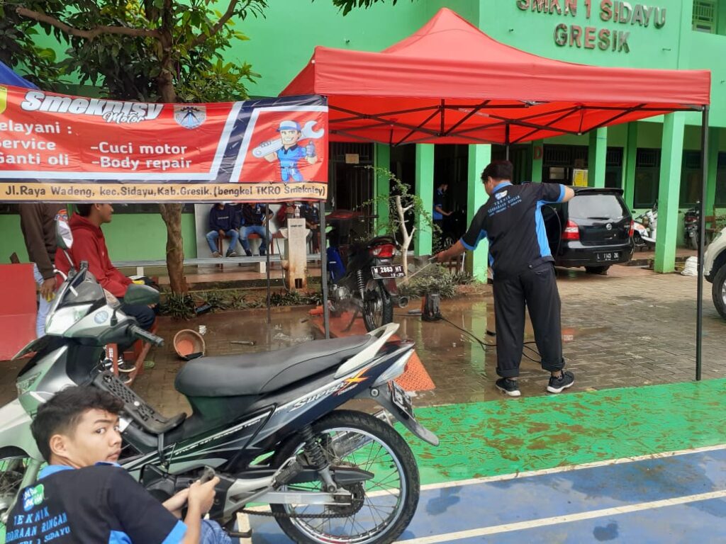 Kegiatan Siswa Siswi SMK Jurasan Otomotif TKRO from COVID19 condition
