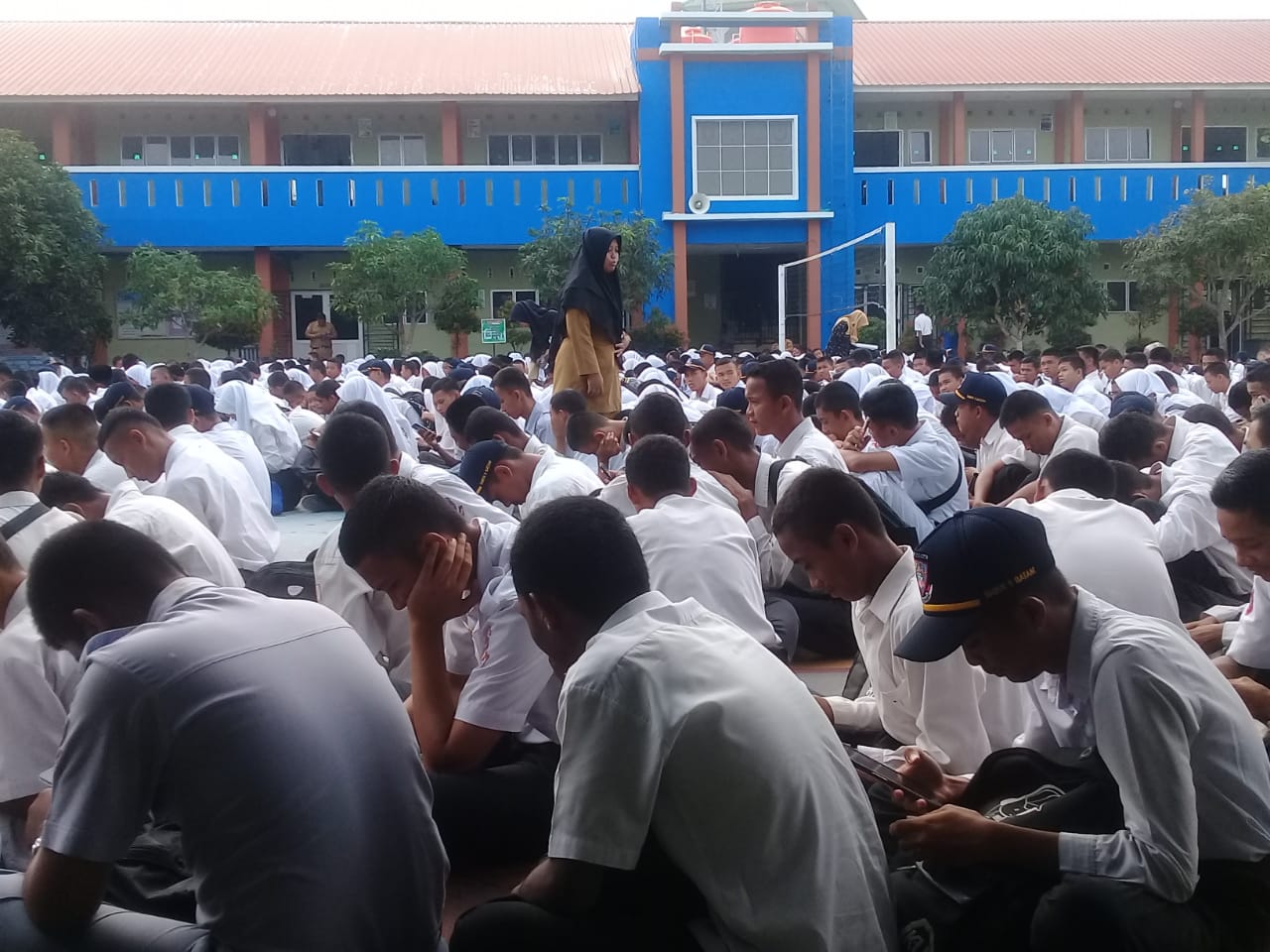 Gerakan Literasi SMKN 5 Batam Melalui Pojok Baca Digital SMK NEGERI 5 Gerakan Literasi SMKN 5 Batam Melalui Pojok Baca Digital SMK NEGERI 5