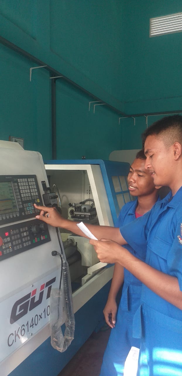 Membuat Produk sederhana Menggunakan Mesin CNC Bubut – SMK NEGERI 5 BATAM