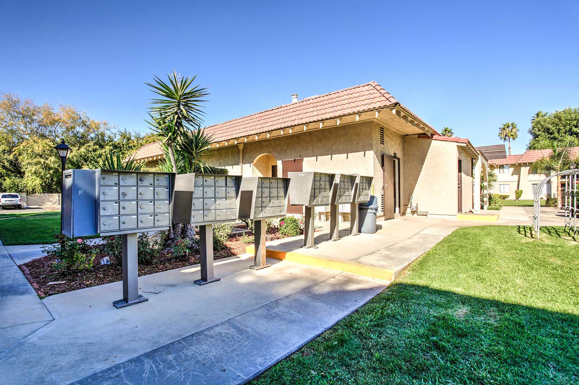 Shadow Mountain Apartments Photo Gallery and Floor Plans