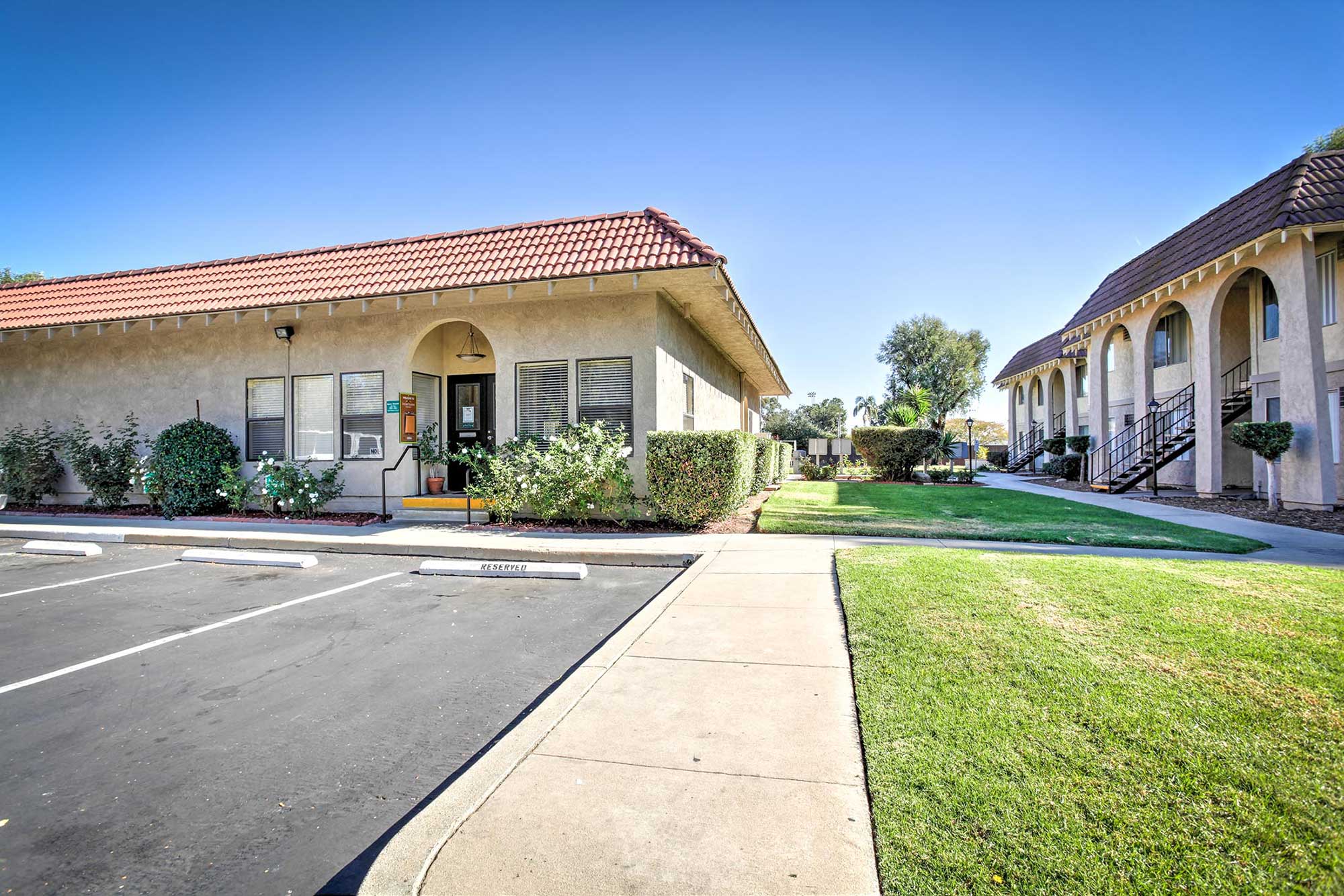 Shadow Mountain Apartments Photo Gallery and Floor Plans