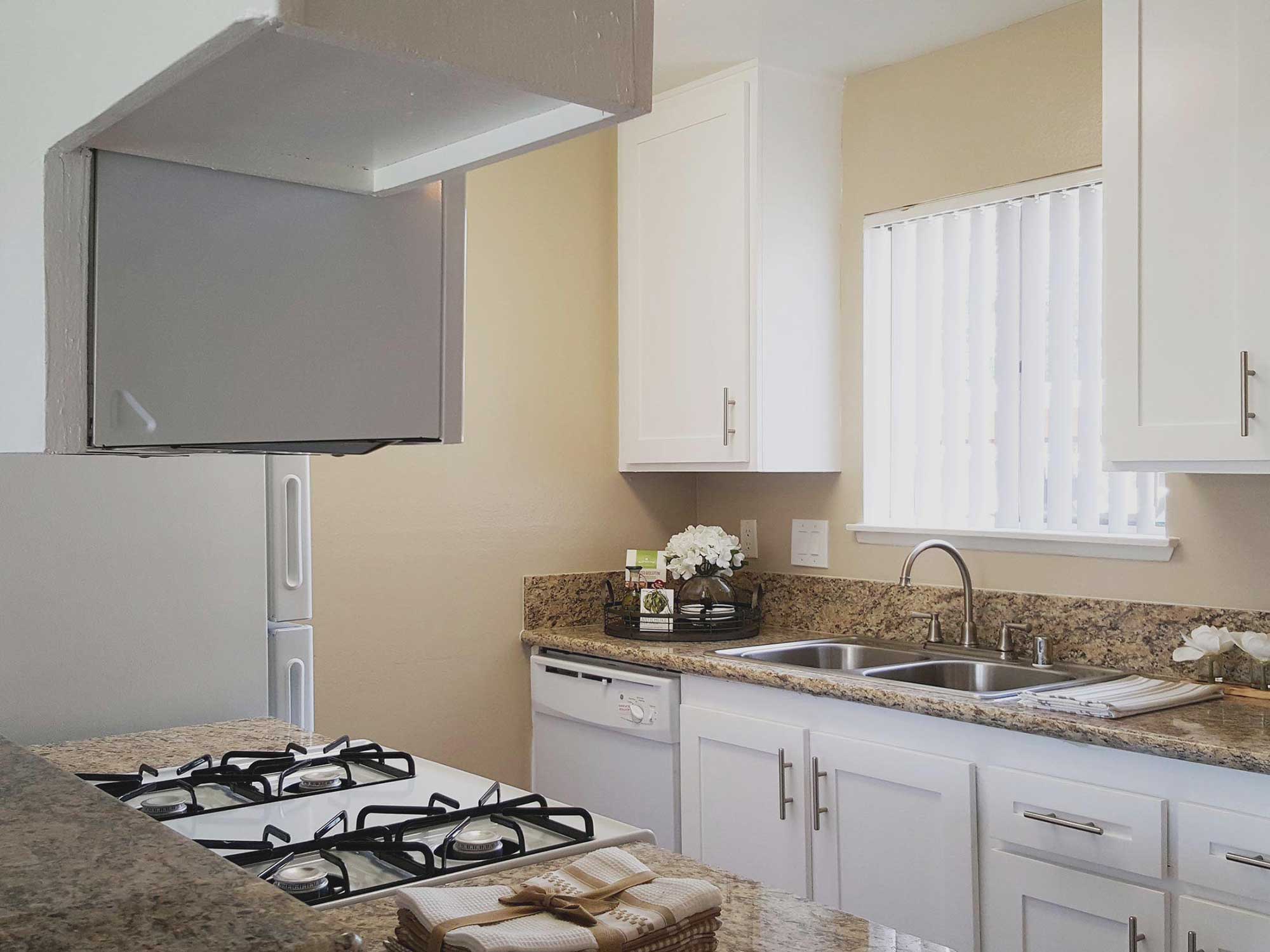 Shadow Mountain Apartments La Verne, California 91750