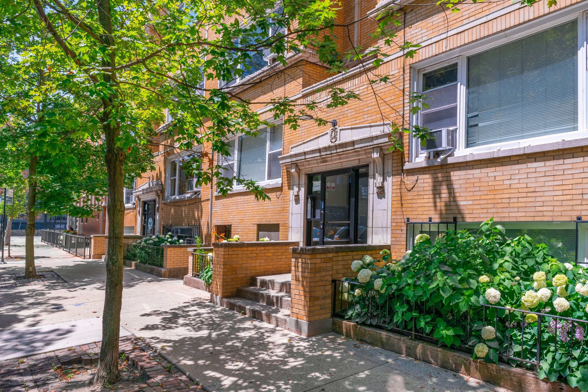 446 W Arlington Place 2 S&M Building Management