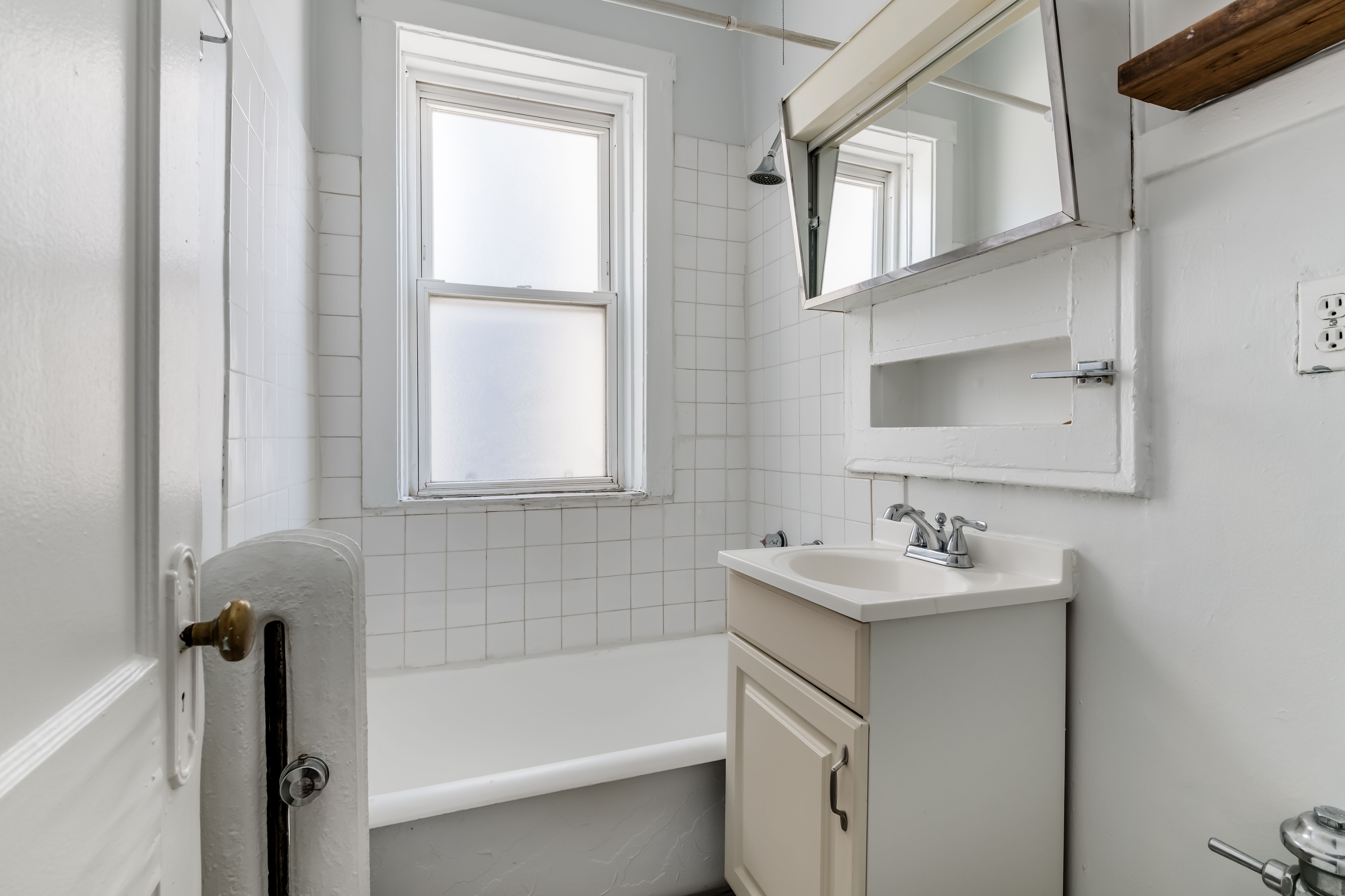 658 West Oakdale 3C S&M Building Management