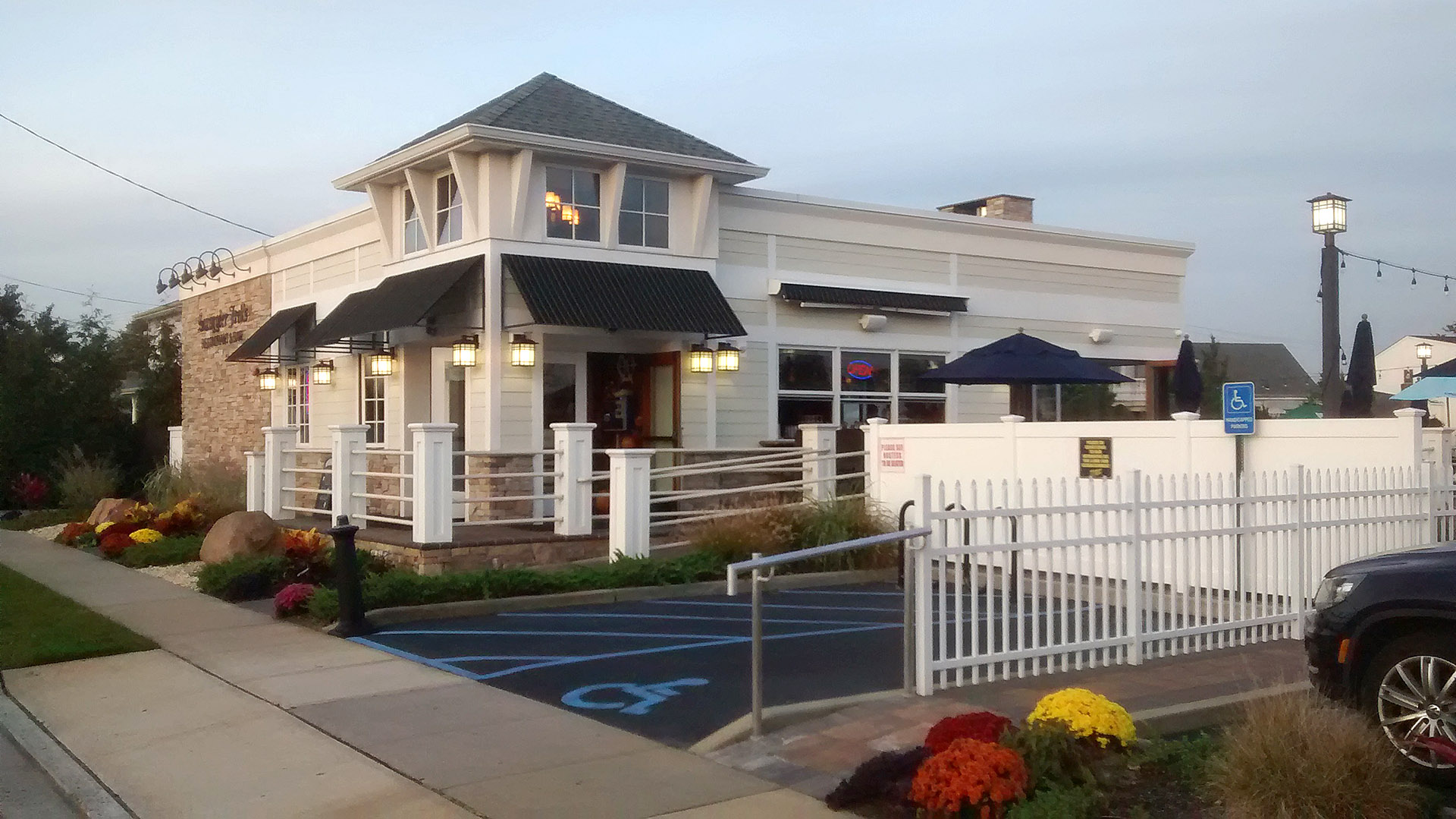 Smuggler Jack's Waterfront Restaurant and Bar in Massapequa NY