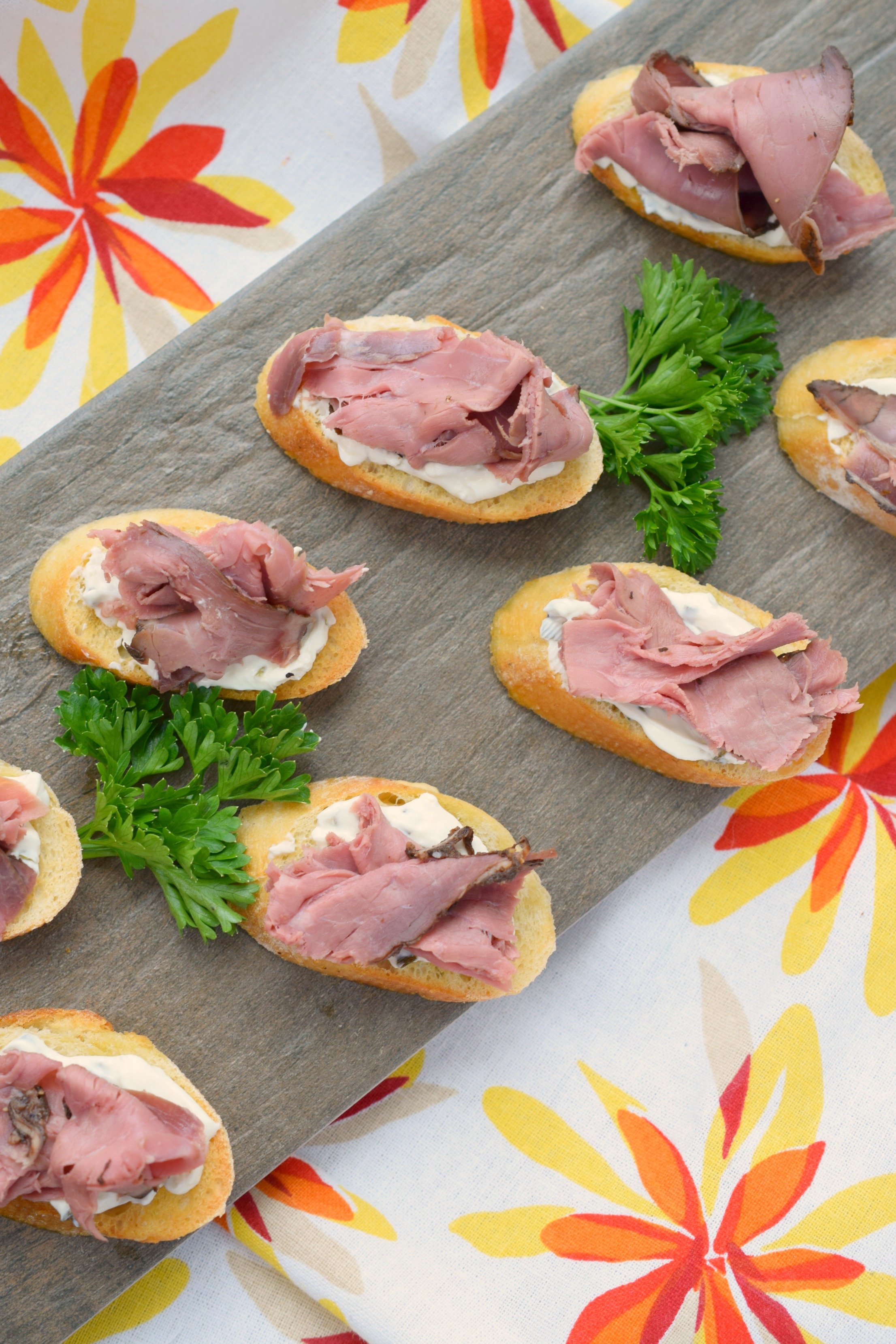 Roast Beef Crostini Snacks and Sips