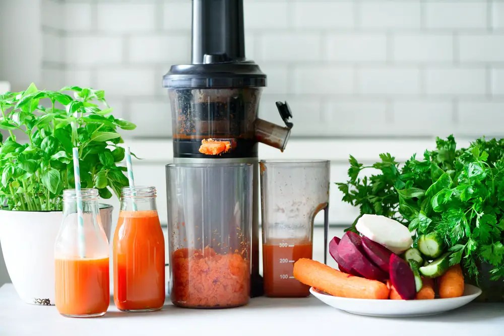 Juicing 101 How to Use a Juicer in 9 Easy Steps Snact