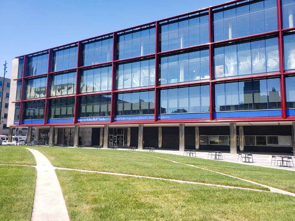 Sna Displays Makes Digital Ticker Display For Brt Bulletin Building