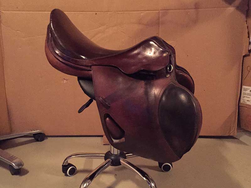 Horse Saddle Stool snake.ch
