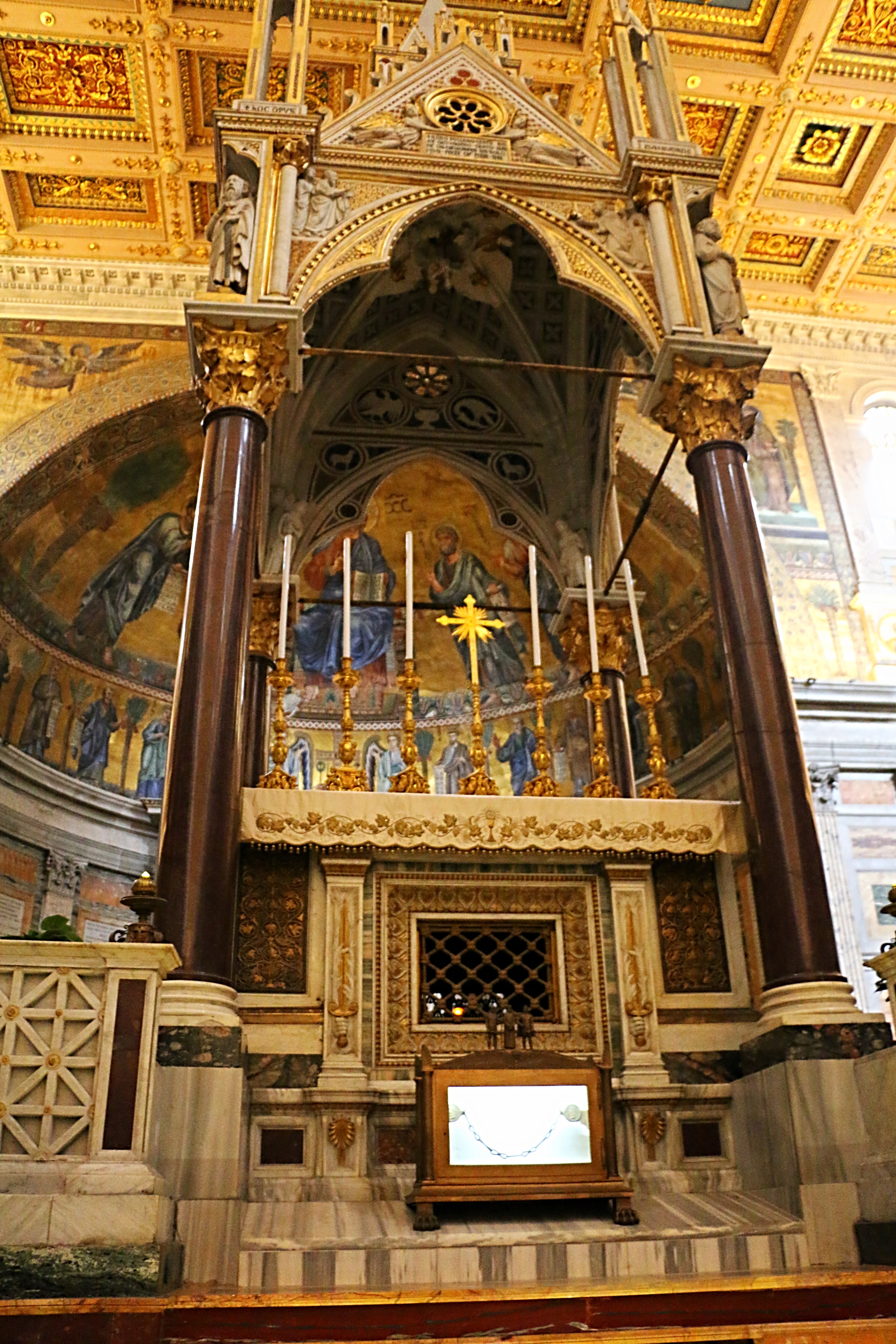 St. Paul’s Outside the Walls Snapping The Globe