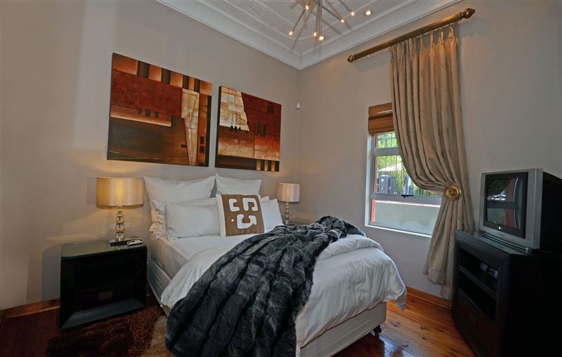 Johannesburg Suites on 7th Secure Your Hotel, SelfCatering, or Bed