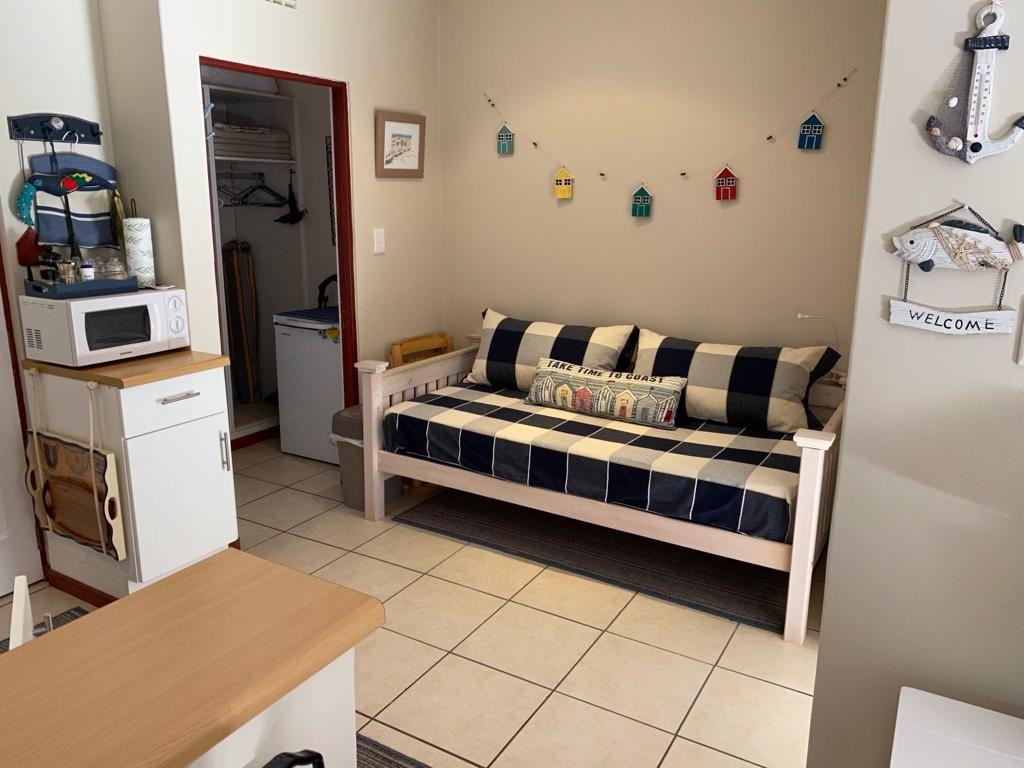 Montrose Studio Apartment Get the Best Deal Book SelfCatering or Bed and