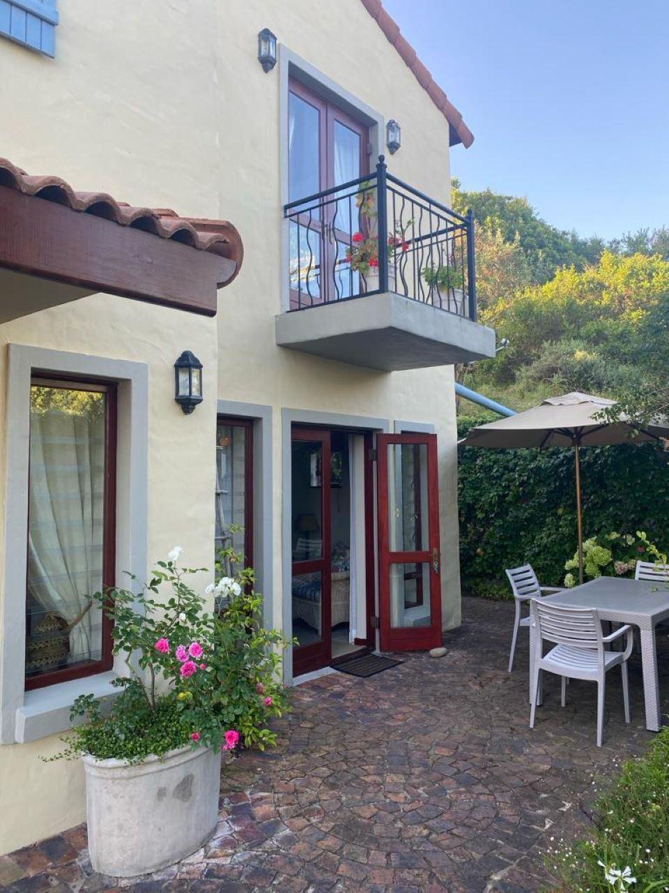 Montrose Studio Apartment Get the Best Deal Book SelfCatering or Bed and