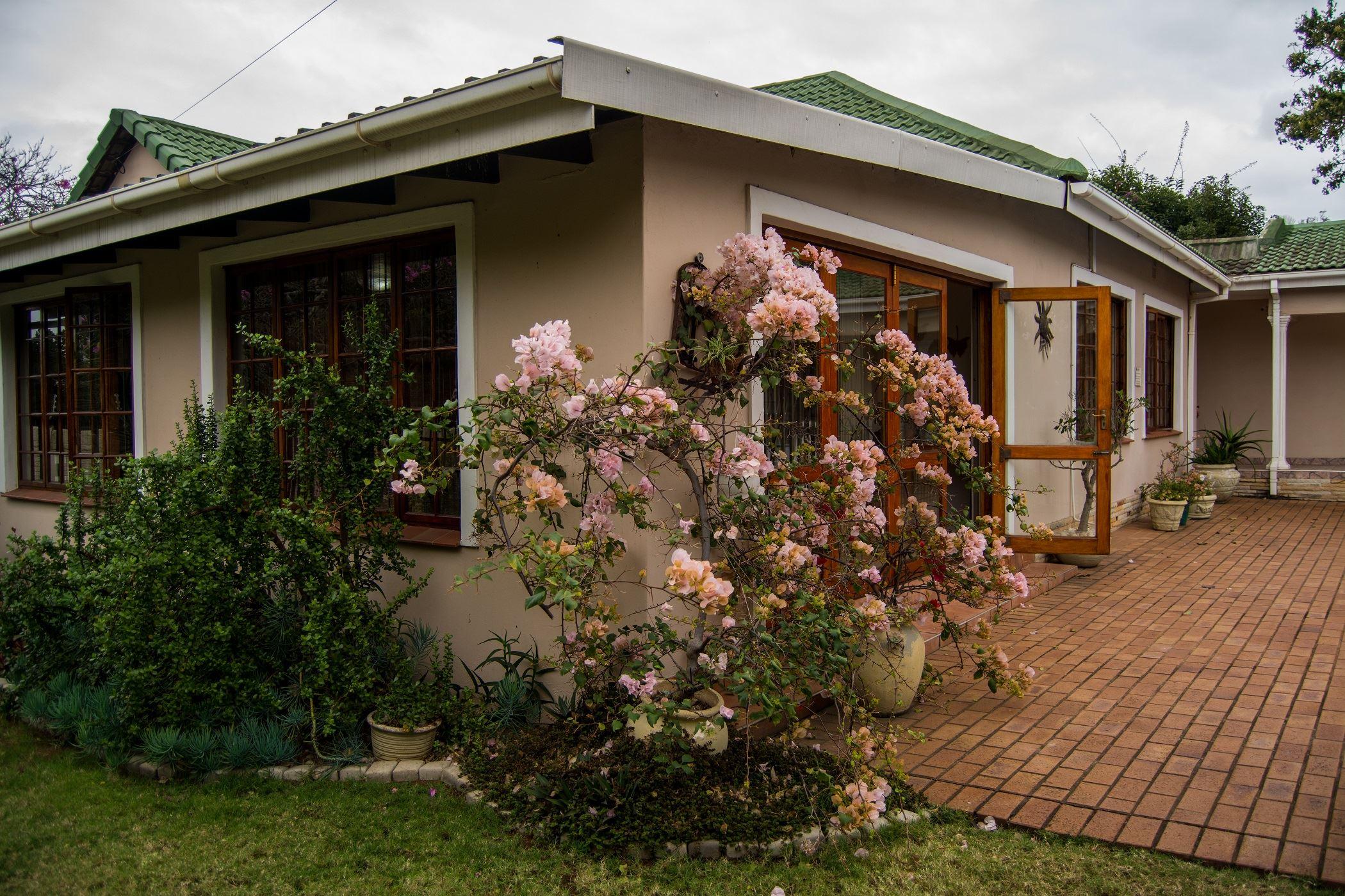 Oxford Manor Affordable Deals Book SelfCatering or Bed and