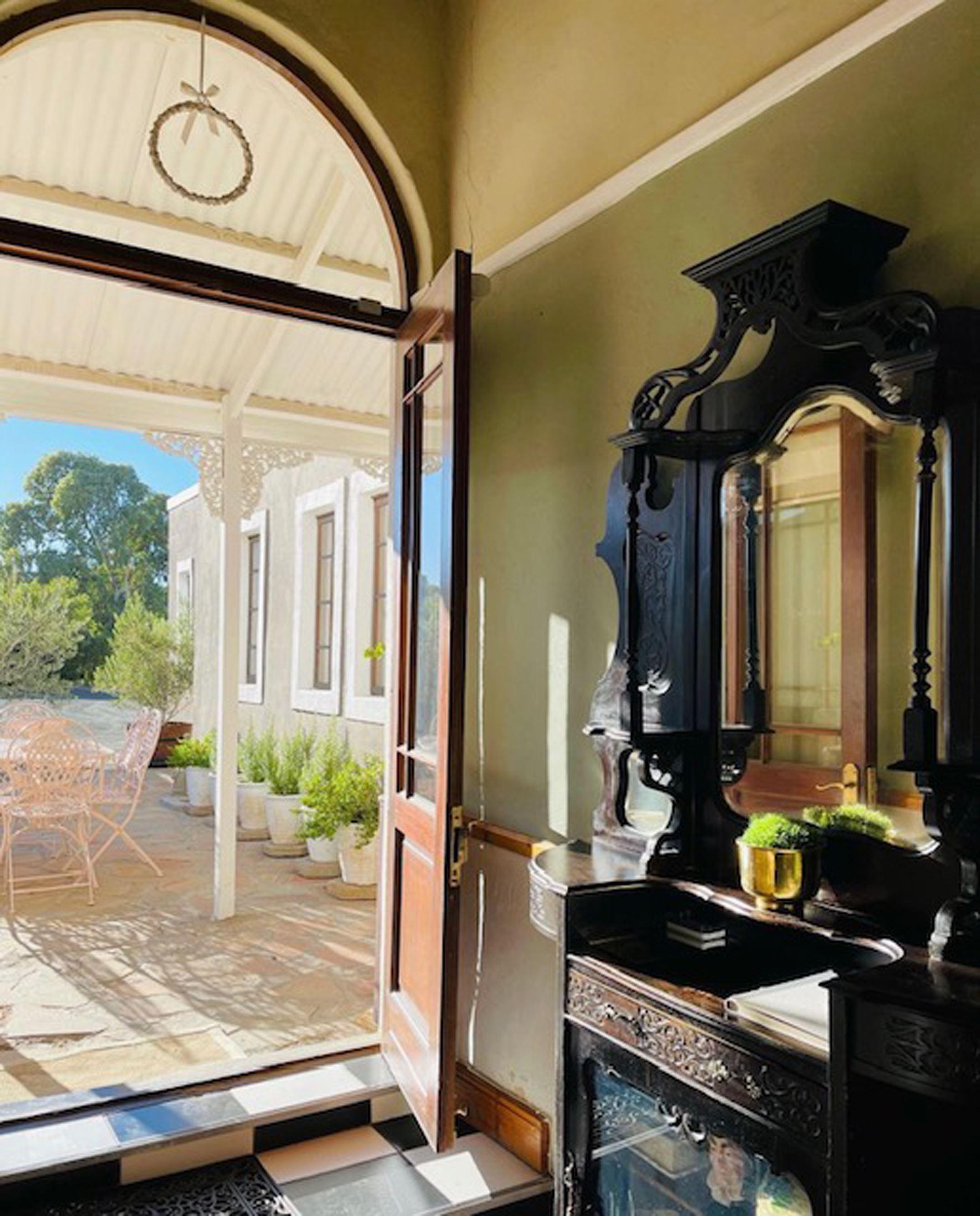 Lord Carnarvon Guesthouse Affordable Deals Book SelfCatering or