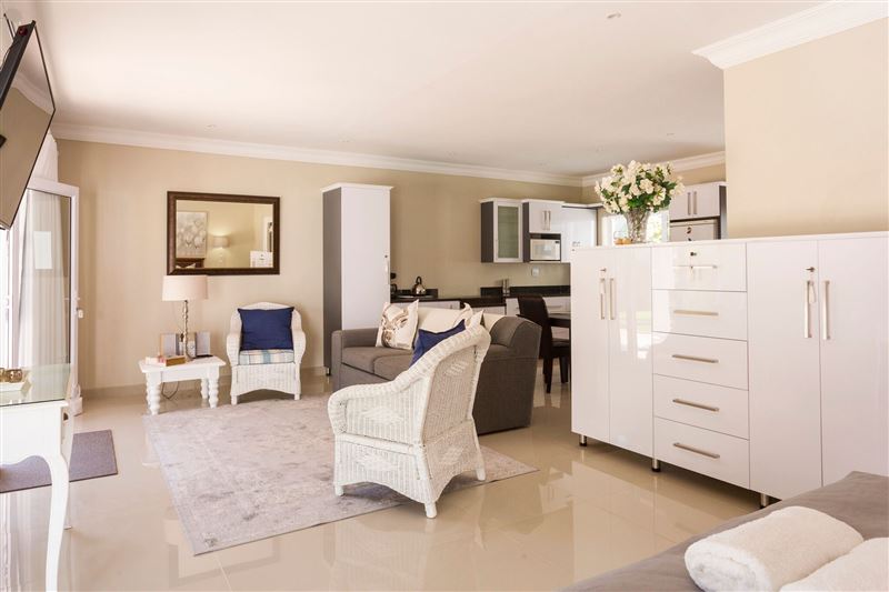 "THE STUDIO" at Brighton Manor Secure Your Hotel, SelfCatering, or