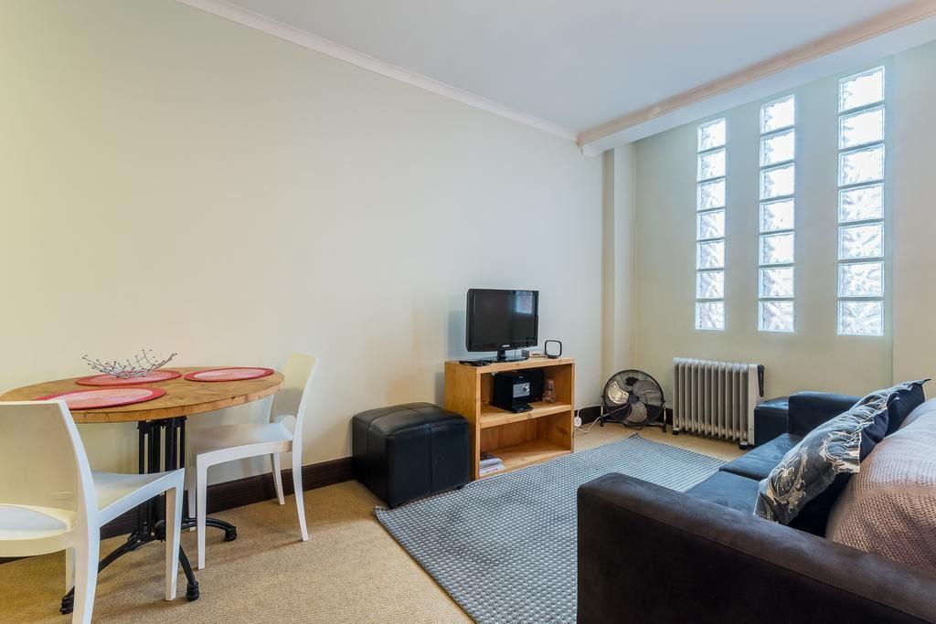 The Square Safe Apartment With Parking Secure Your Hotel, Self