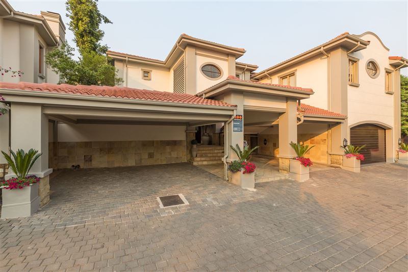 Beautiful Bryanston Secure Your Holiday, SelfCatering, or Bed and