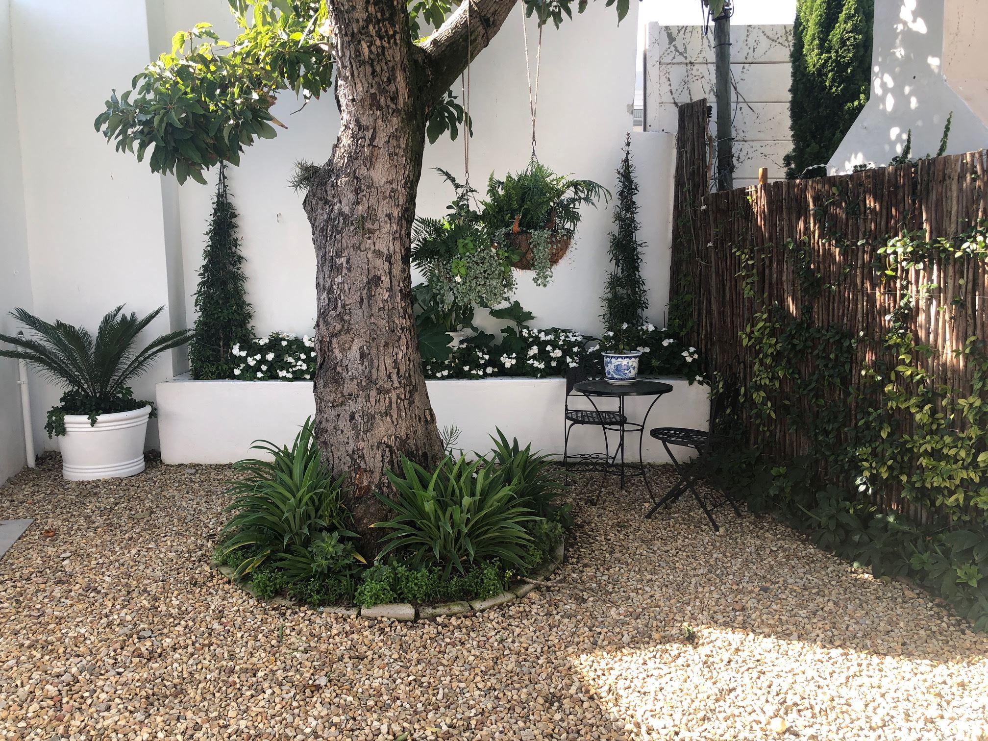 Central Claremont Garden Apartment location