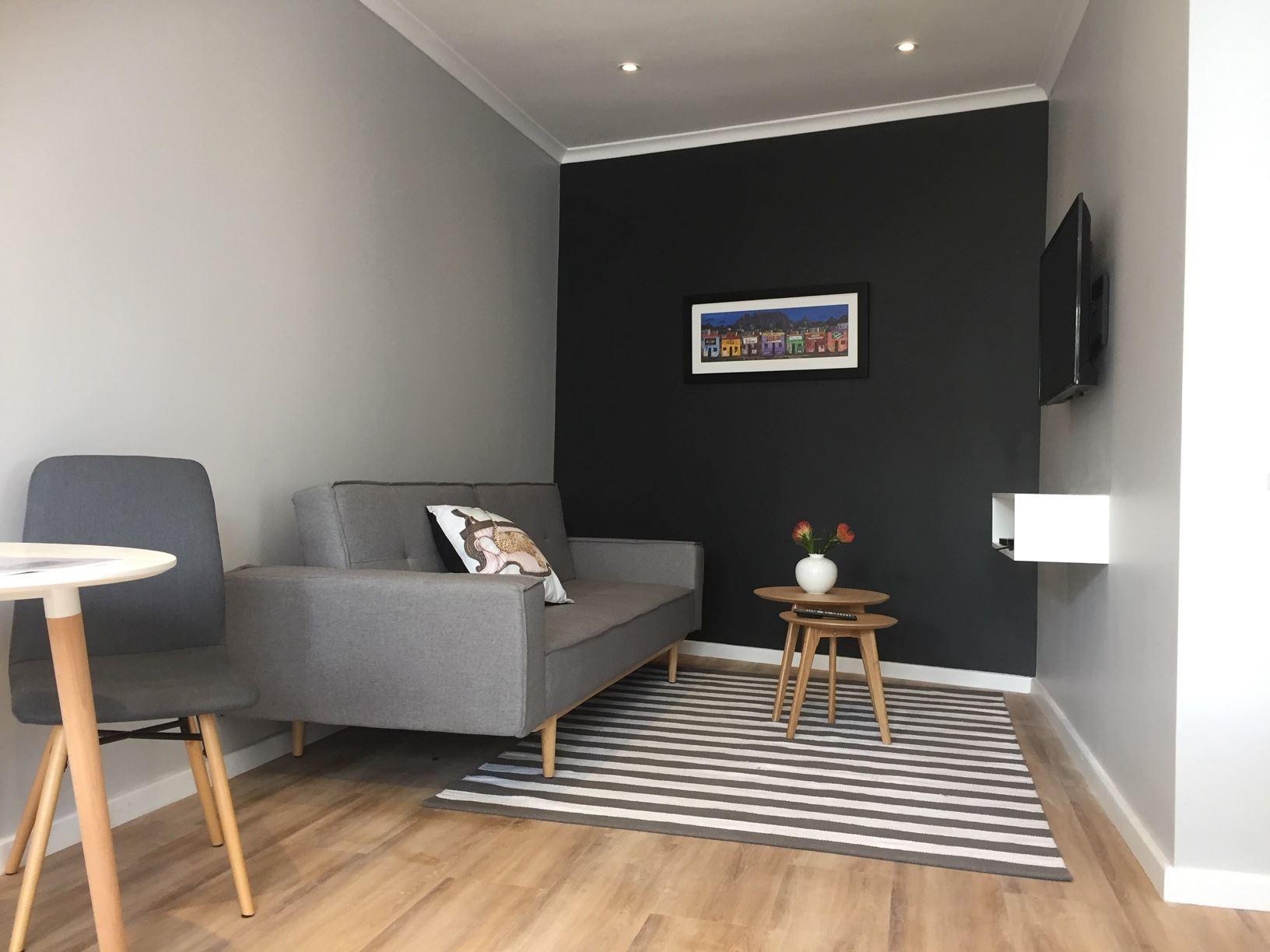 Central Claremont Garden Apartment