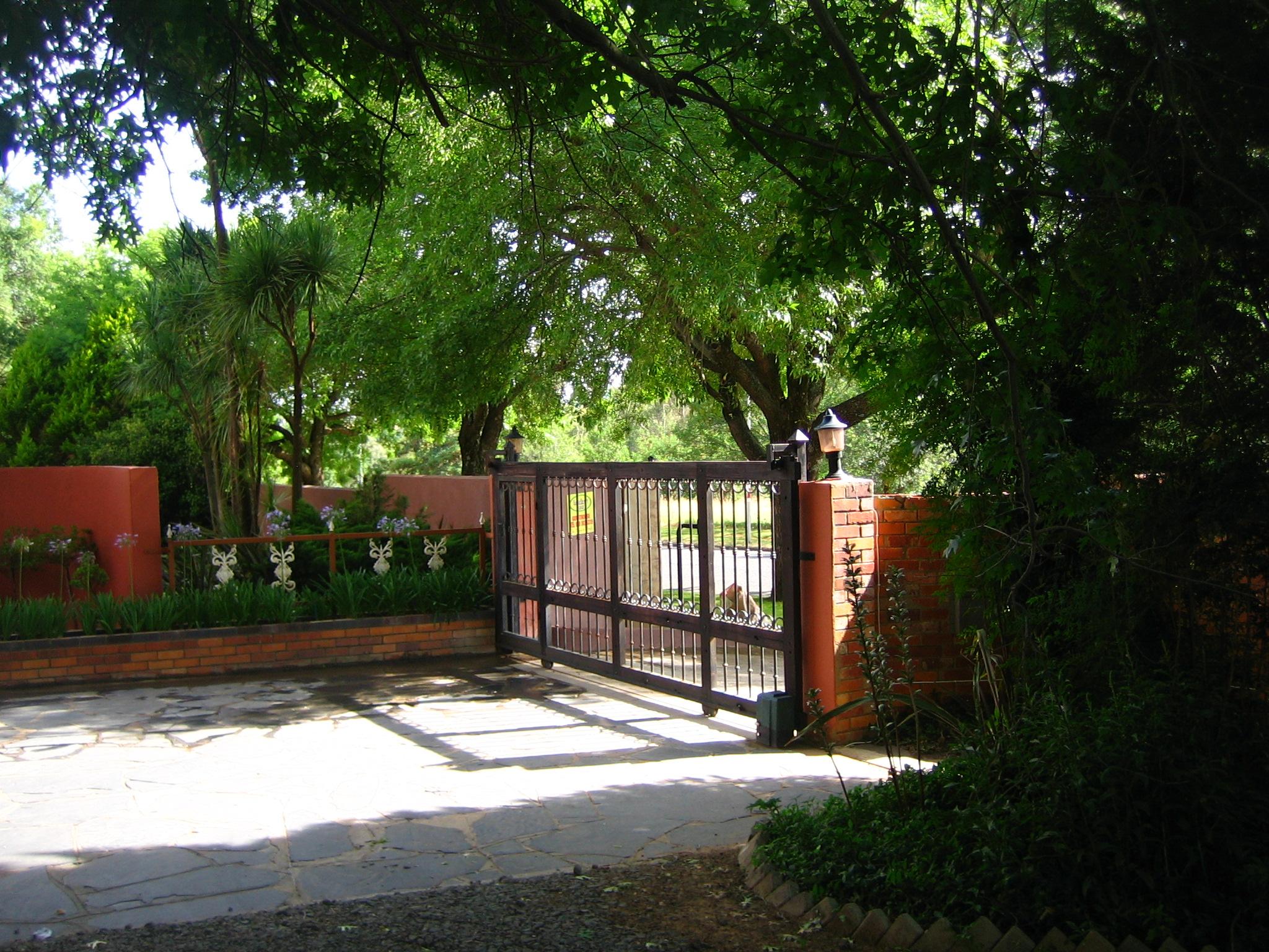 Gooseberry Lodge Guest House Secure Your Hotel, SelfCatering, or Bed and Breakfast Booking Now!