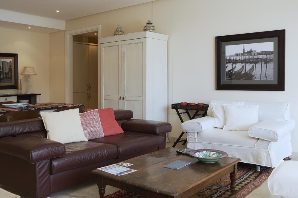 102 Ellesmere Affordable Deals Book SelfCatering or Bed and