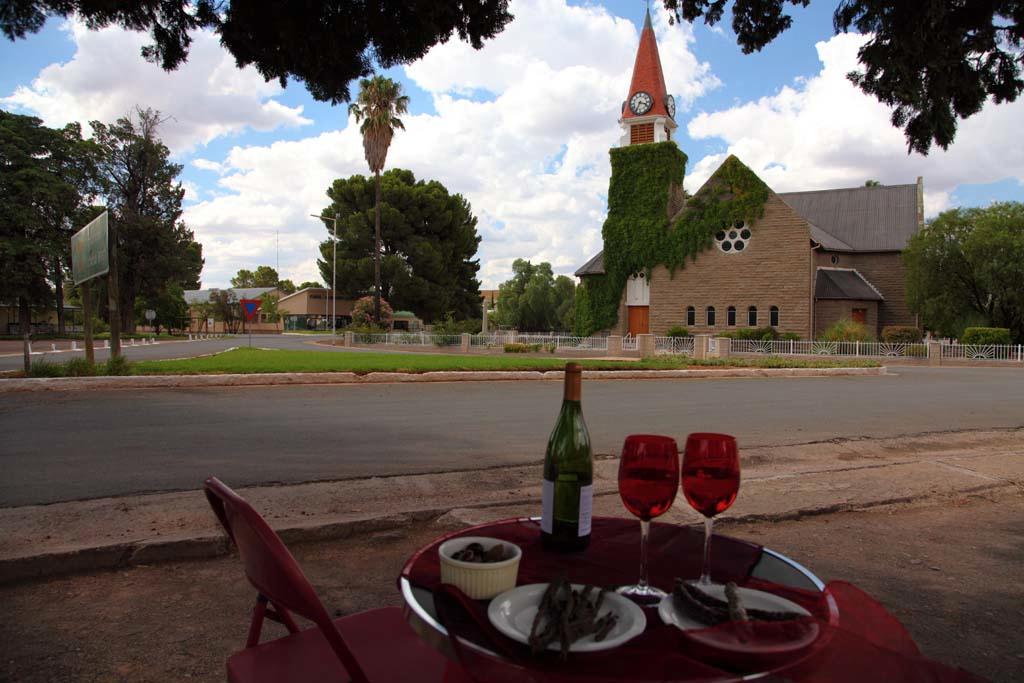 Loxton Get the Best Deal Book SelfCatering or Bed