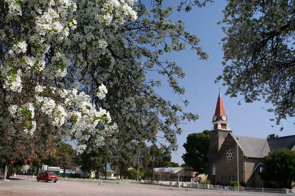 Loxton Get the Best Deal Book SelfCatering or Bed