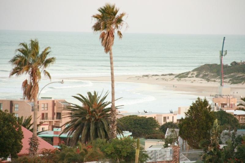 Central Jeffreys Bay Secure Your Holiday, SelfCatering, or Bed and