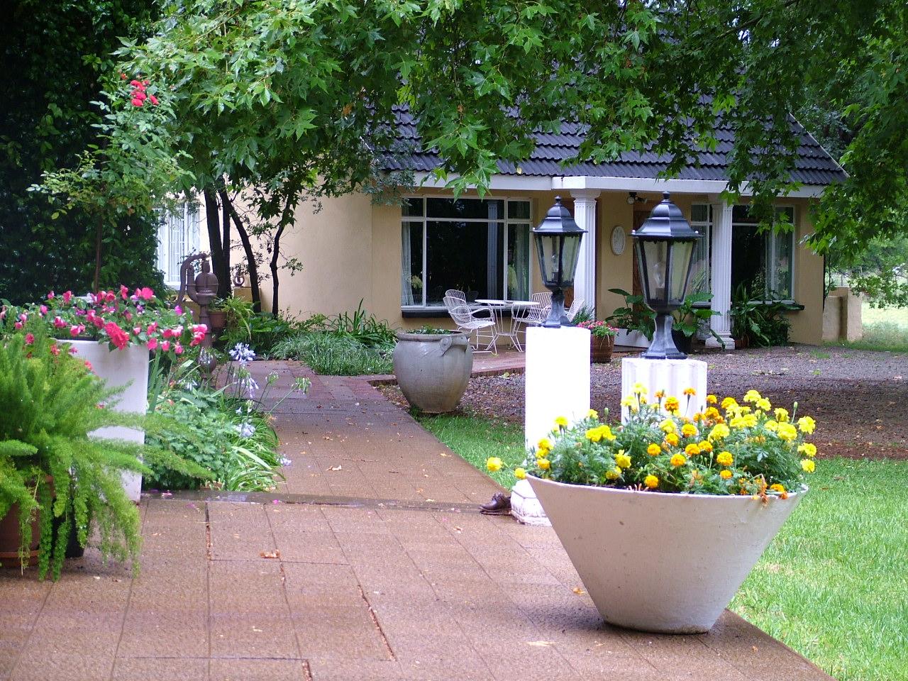 Shady Acres Guesthouse