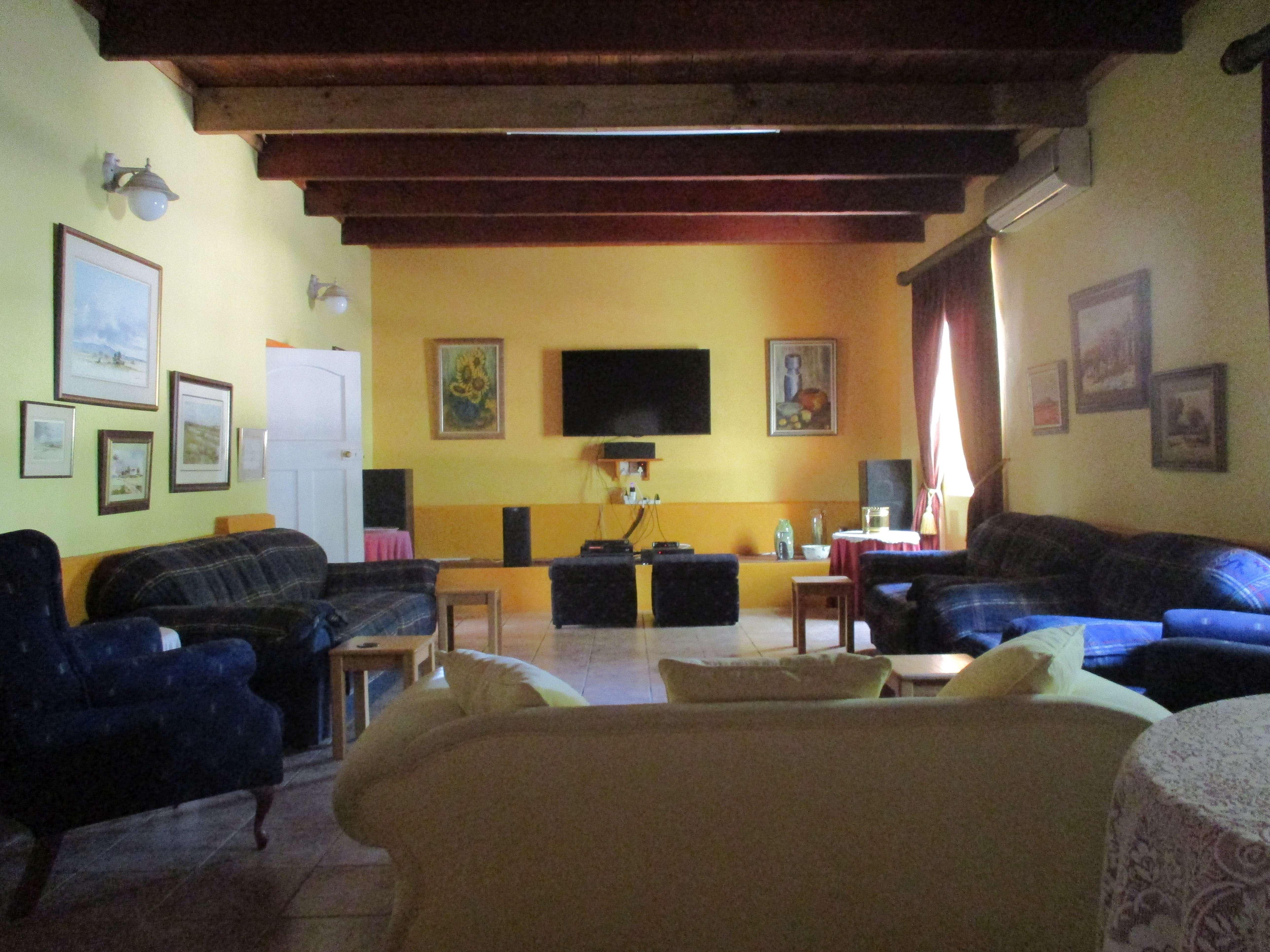 Van Rhyn Guest House Book Your Dream SelfCatering or Bed and Breakfast Now!