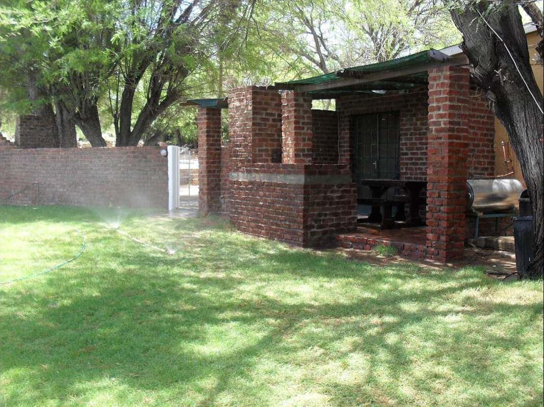 Lorraine's Guest House Book Your Dream SelfCatering or Bed and