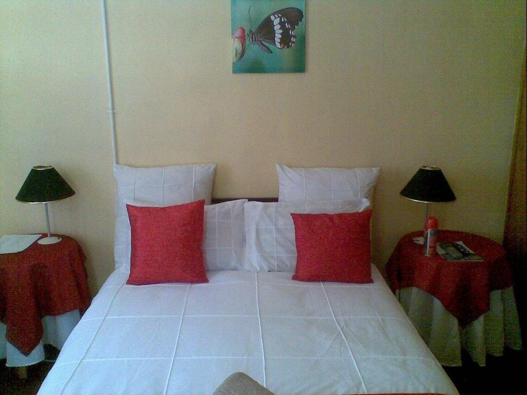 Lorraine's Guest House Book Your Dream SelfCatering or Bed and