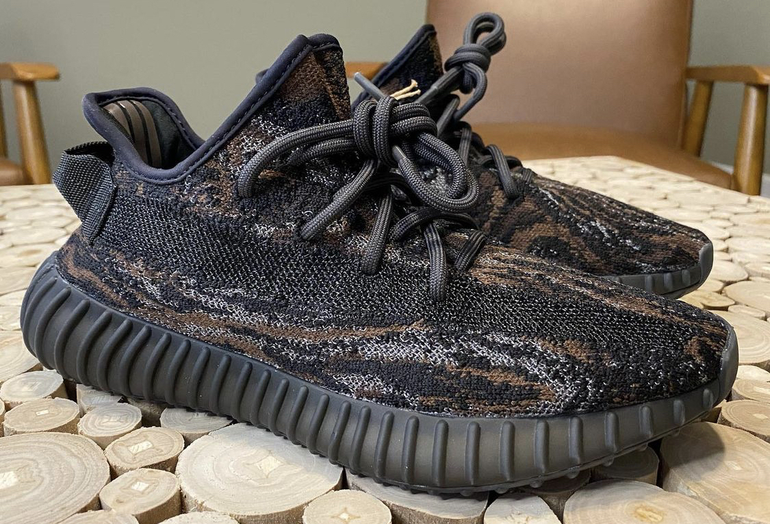 ADIDAS ORIGINALS YEEZY BOOST 350 V2 "MX ROCK"（GW3774） 【2021年12月22日発売予定