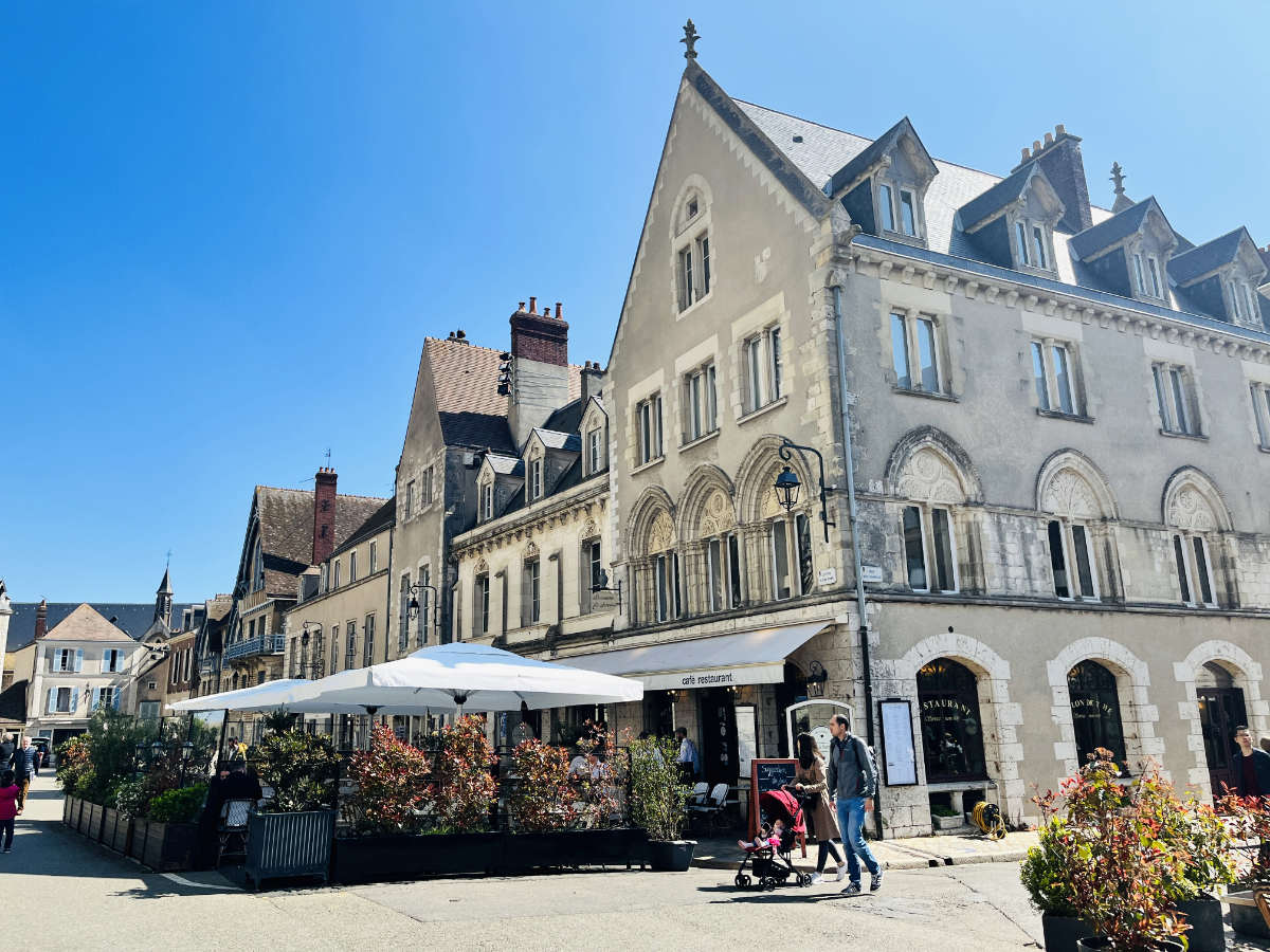 Chartres Exploring medieval splendor in the Loire