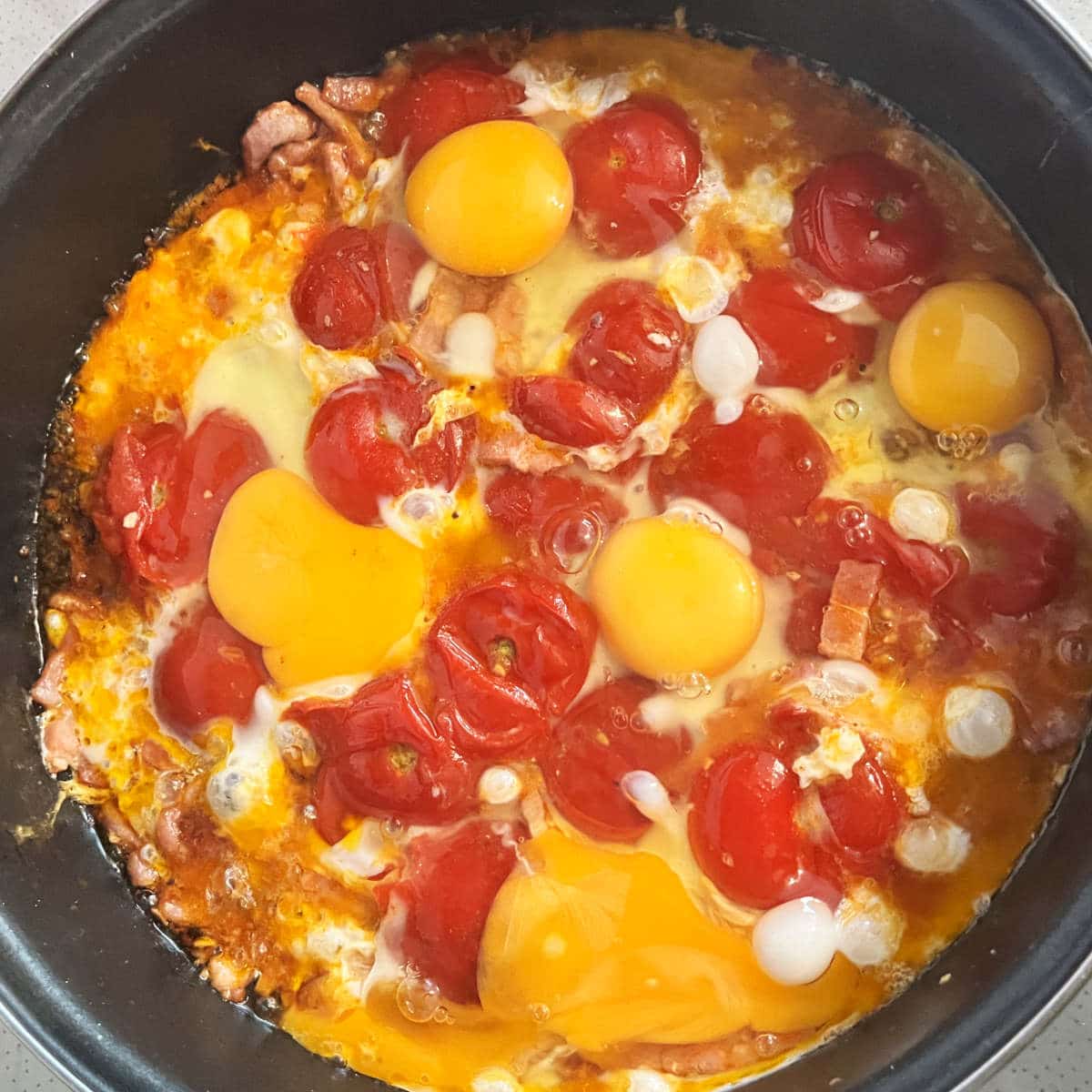 Eggs in tomato sauce (Oeufs à la tomates)