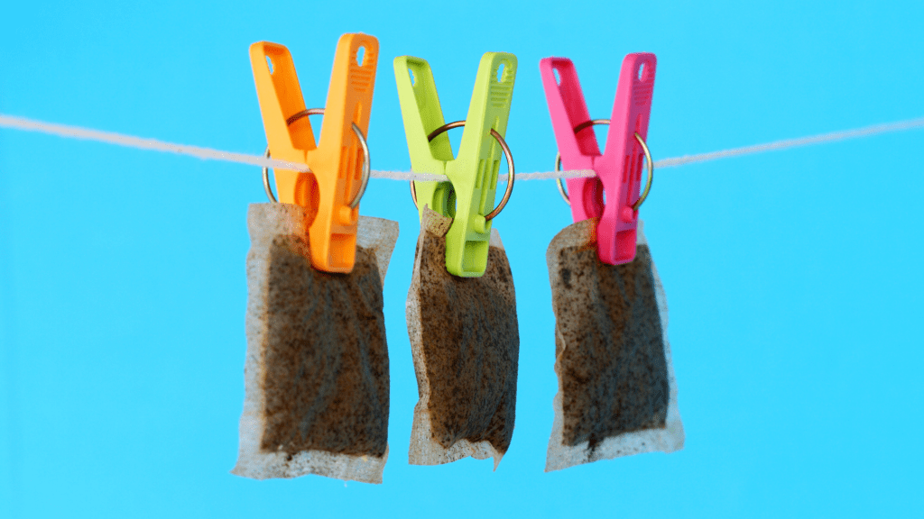20 BIZARRE HOUSEHOLD USES FOR OLD TEA BAGS (YOU DIDN'T KNOW)