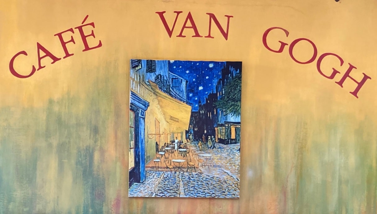 "Terrasse du café le soir", histoire d'un tableau de Van Gogh Snobinart