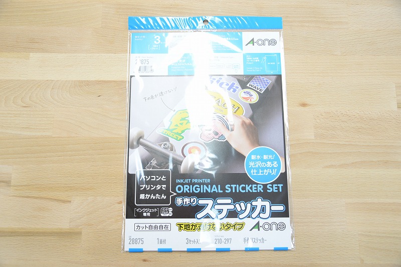 プリンターでスノーボード用の防水ステッカーを自作する方法。シーズンに備えて、オリジナルステッカーを作ろう！ 所要時間15分、ステッカシートは