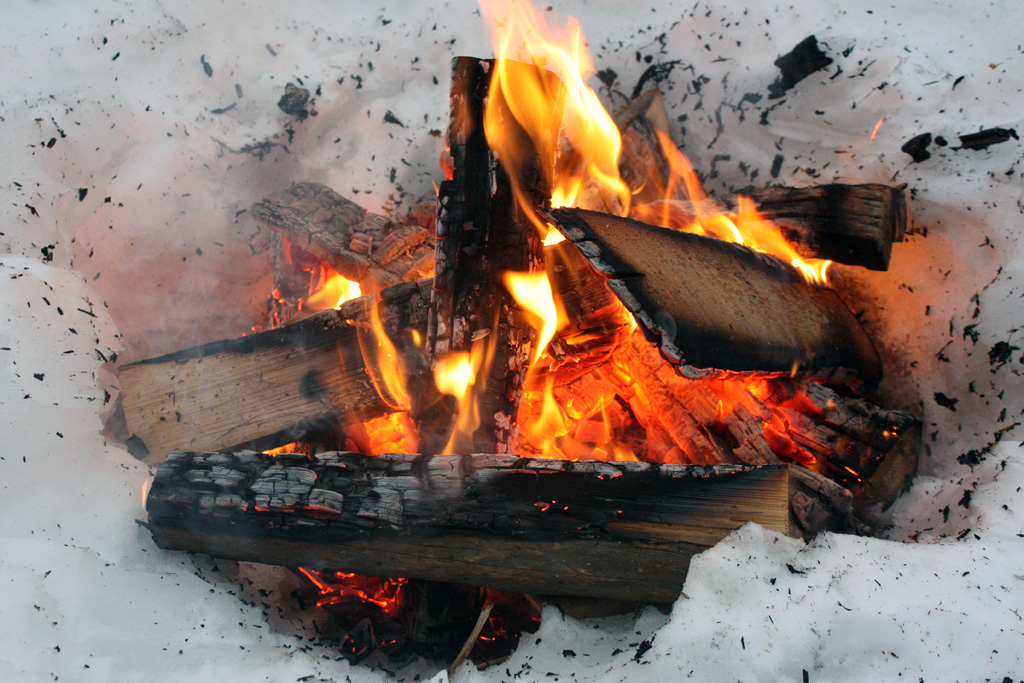 VIDEO How To Build A Fire On Snow SnowBrains