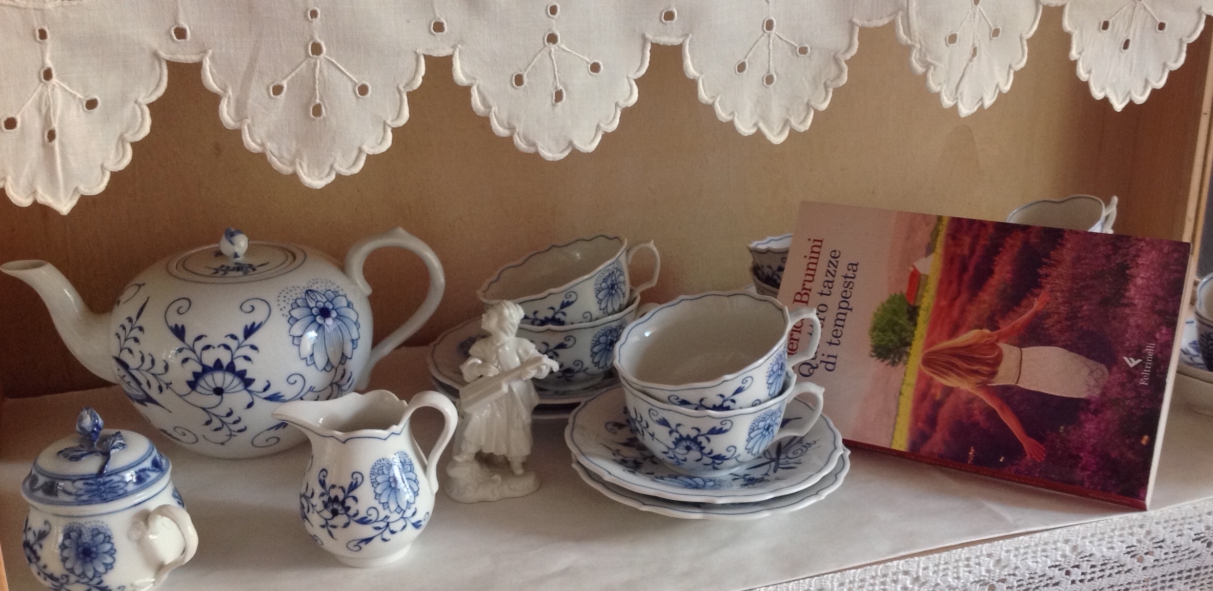 Just a perfect book… “Quattro tazze di tempesta” Snow in Luxury