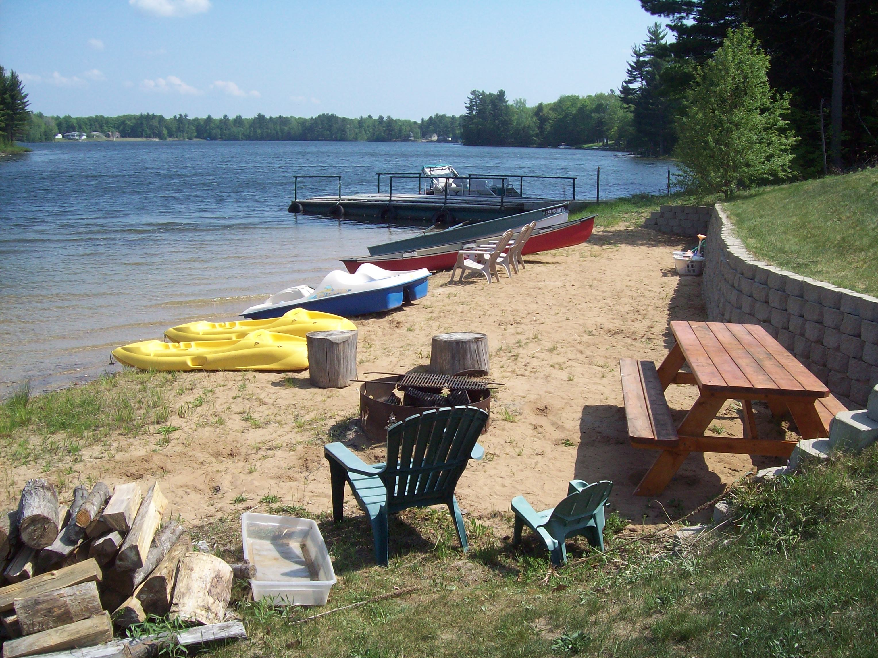 SnowShoe Inn 9063873940 Munising, Michigan Home of Pictured Rocks