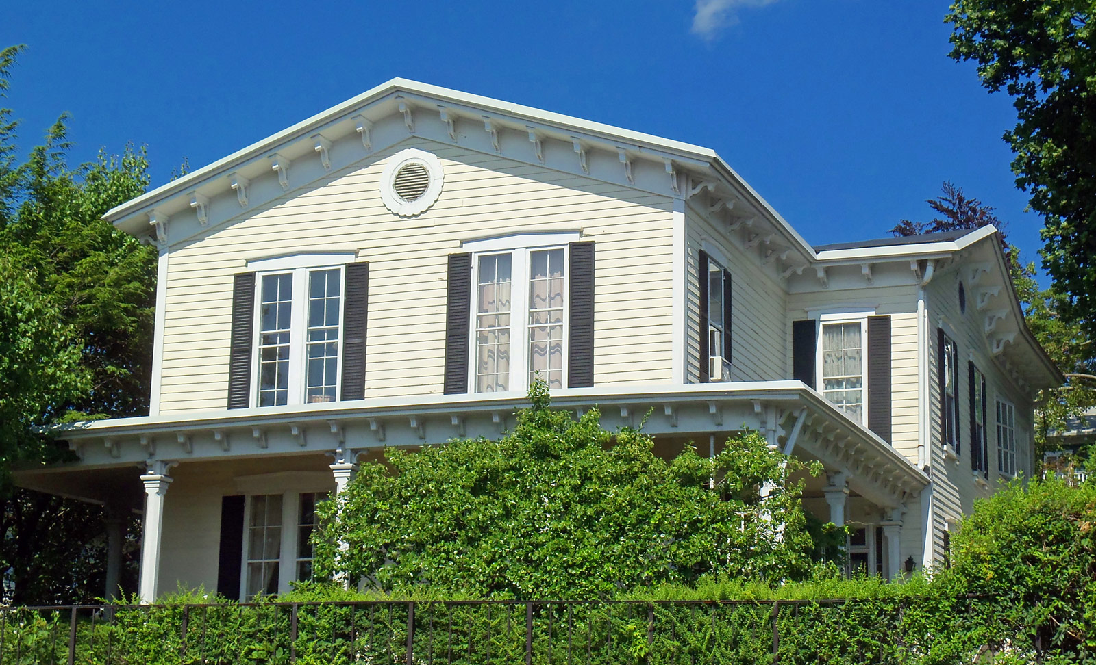 Homes built prior to 1980 have no insulation in the walls?