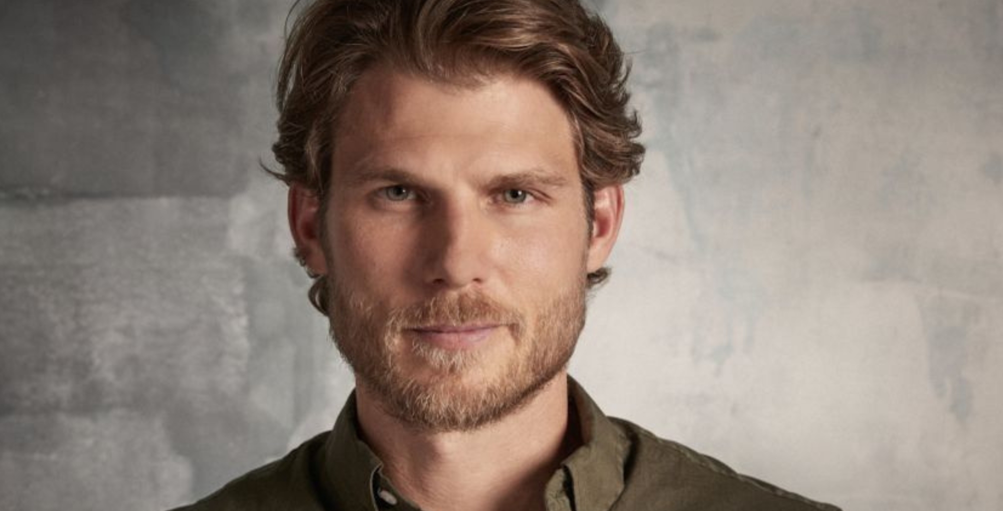 Travis Van Winkle Chats About His Dog And Meeting Fans At Christmas Con