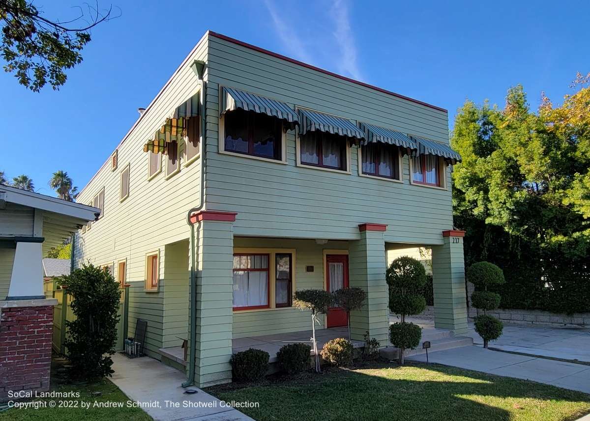 MinderPomeroy Apartments in Anaheim SoCal Landmarks