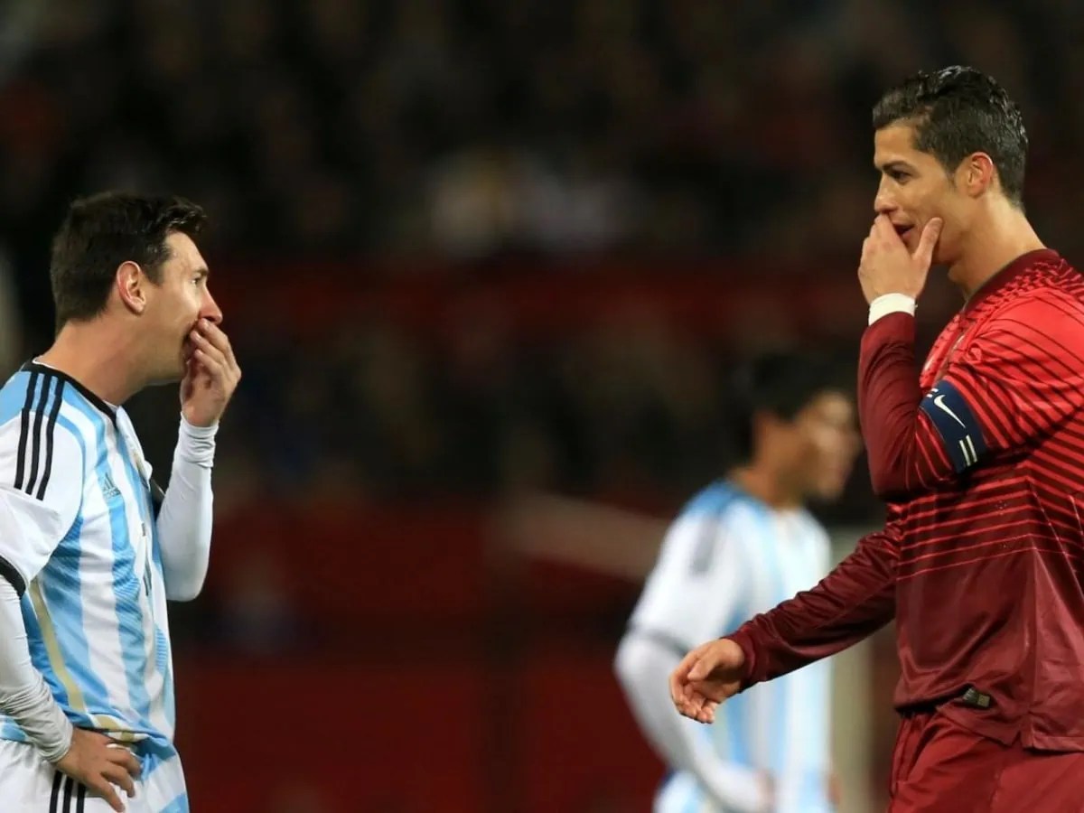 Why Soccer Players Cover Their Mouths When Talking!