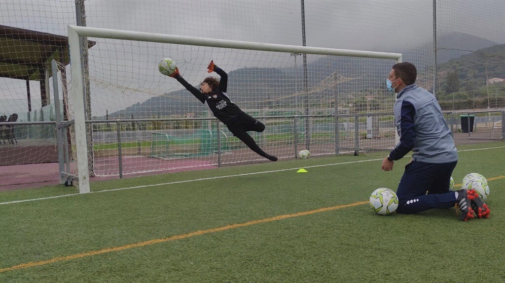 FOOTBALL GOALKEEPER TRAINING
